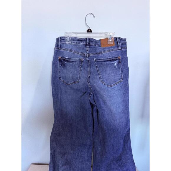 Judy Blue Straight Leg Distressed Blue Jeans - Picture 4 of 4